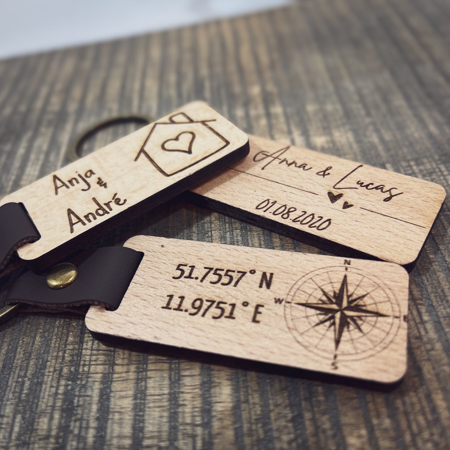 Personalisierter SchlĂŒsselanhĂ€nger / Geschenk mit Gravur / SchlĂŒsselanhĂ€nger Holz / Individuelles Geschenk / Handgemachter SchlĂŒsselanhĂ€nger