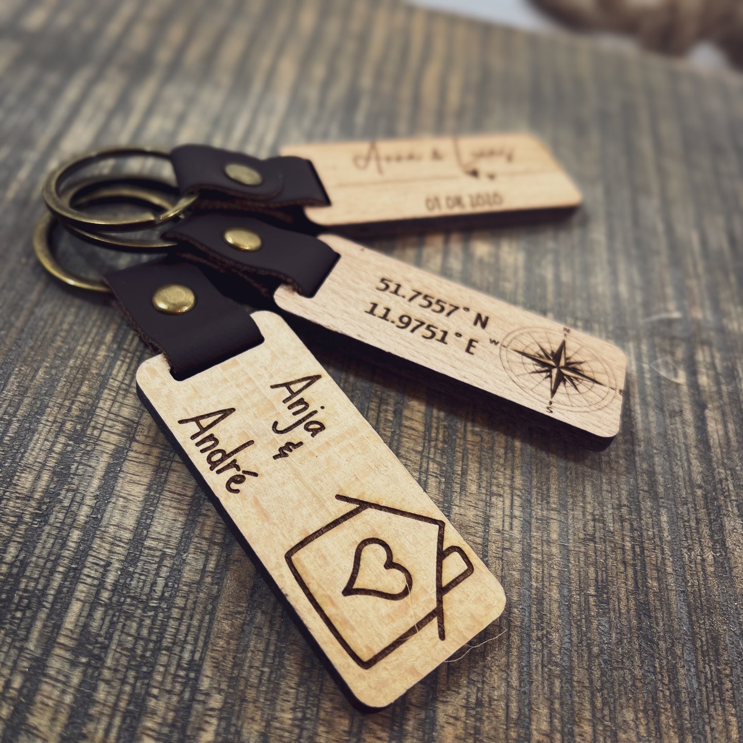 Personalisierter SchlĂŒsselanhĂ€nger / Geschenk mit Gravur / SchlĂŒsselanhĂ€nger Holz / Individuelles Geschenk / Handgemachter SchlĂŒsselanhĂ€nger