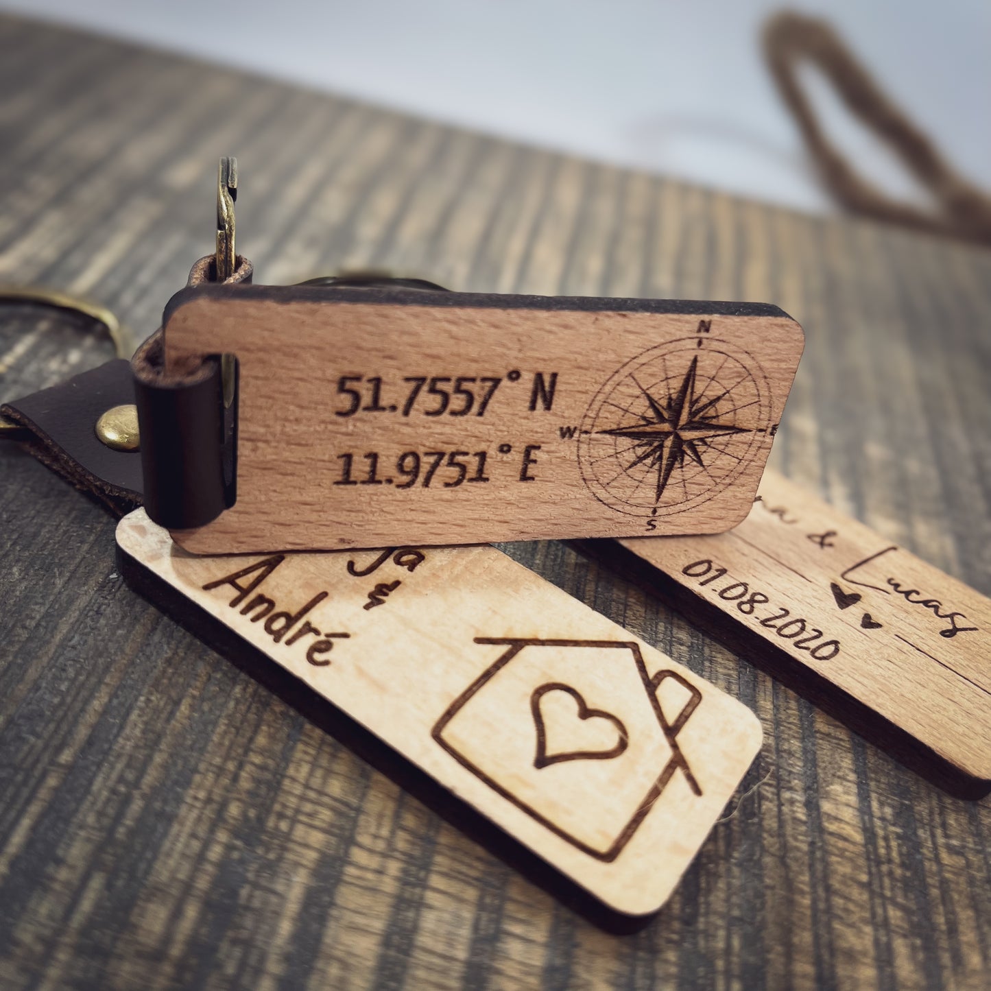 Personalisierter SchlĂŒsselanhĂ€nger / Geschenk mit Gravur / SchlĂŒsselanhĂ€nger Holz / Individuelles Geschenk / Handgemachter SchlĂŒsselanhĂ€nger